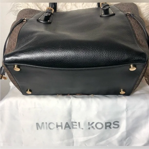 Michael Kors Signature Voyager East West Tote In Multi Black & Brown Giraffe NWT - Picture 15 of 16